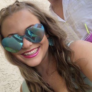 Meet your Posher, Annie